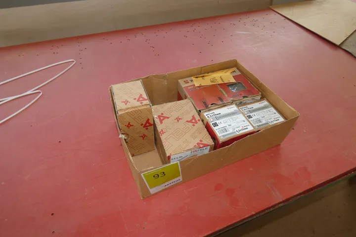 Posten Würth/Häfele Befestigungselemente
